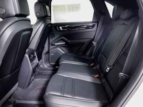 Certified 2022 Porsche Cayenne image 10