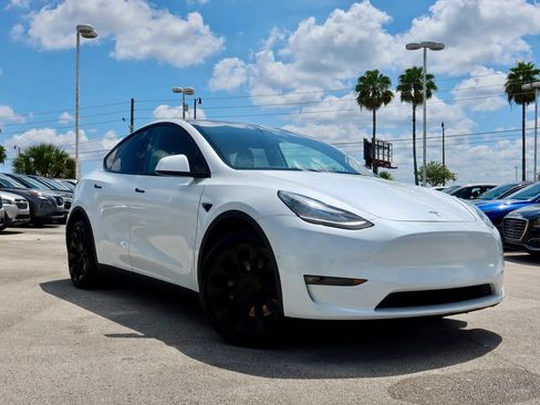 Used 2021 Tesla Model Y Long Range AWD/4WD image 1