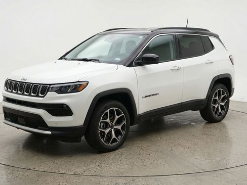 Used 2025 Jeep Compass Limited AWD/4WD image 3