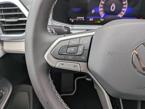 New 2026 Volkswagen Taos SE FWD image 25