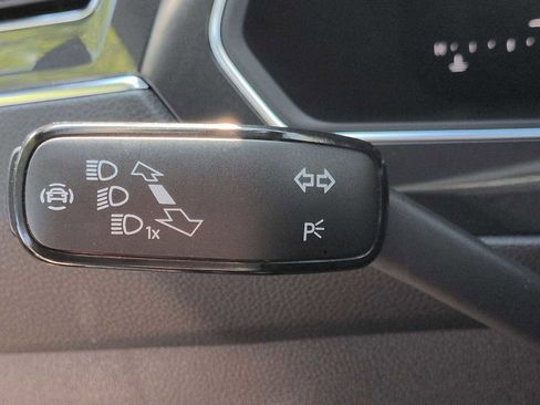 Used 2023 Volkswagen Tiguan SE R-Line image 28