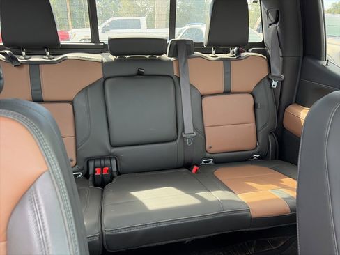 Used 2020 Chevrolet Silverado 1500 High Country w/ Technology Package image 12