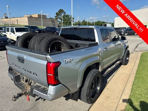 Used 2024 Toyota Tacoma TRD Sport AWD/4WD image 4
