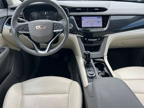 Used 2023 Cadillac XT6 Premium Luxury AWD/4WD image 2