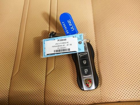 Used 2023 Porsche Panamera 4S w/ Premium Package image 40
