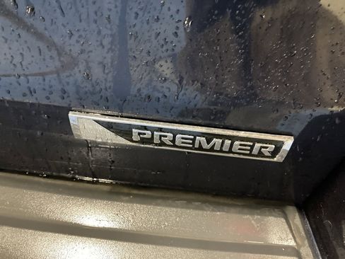 Used 2018 Chevrolet Suburban Premier image 10