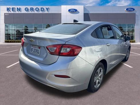 Used 2018 Chevrolet Cruze LS FWD image 4