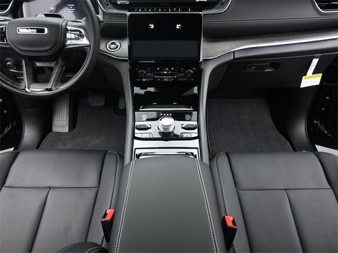 New 2025 Jeep Grand Cherokee Overland w/ Adv Protech Group III image 21