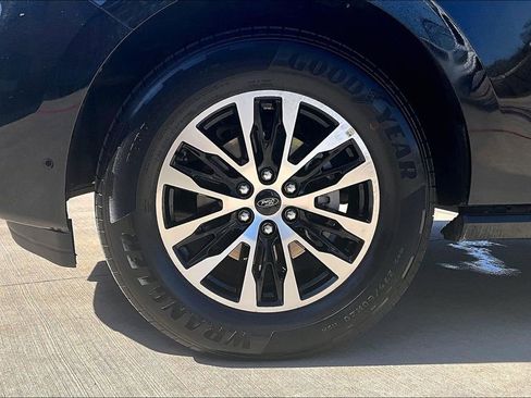 Used 2025 Ford Expedition Max Platinum image 12