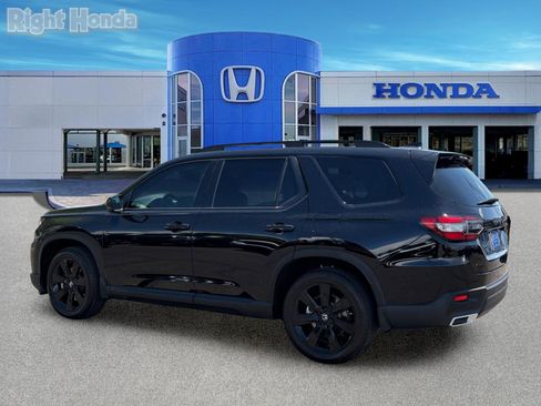 Used 2025 Honda Pilot Black Edition image 5