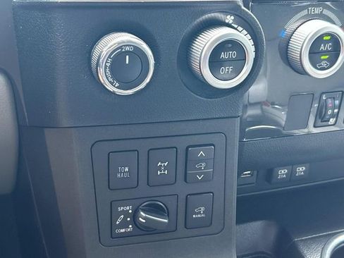 Used 2020 Toyota Sequoia Platinum AWD/4WD image 35