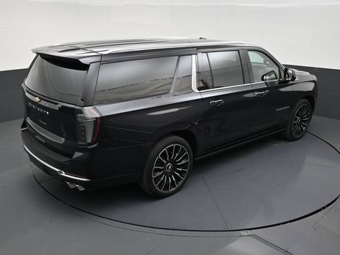 Used 2026 Chevrolet Suburban High Country AWD/4WD image 16