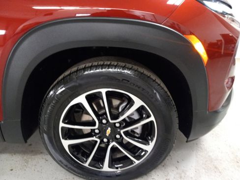 Used 2025 Chevrolet TrailBlazer LT image 3
