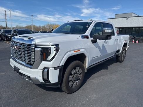 Used 2024 GMC Sierra 3500 Denali w/ Denali Reserve Package AWD/4WD image 4