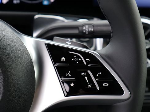 New 2025 Mercedes-Benz GLB 250 4MATIC image 33