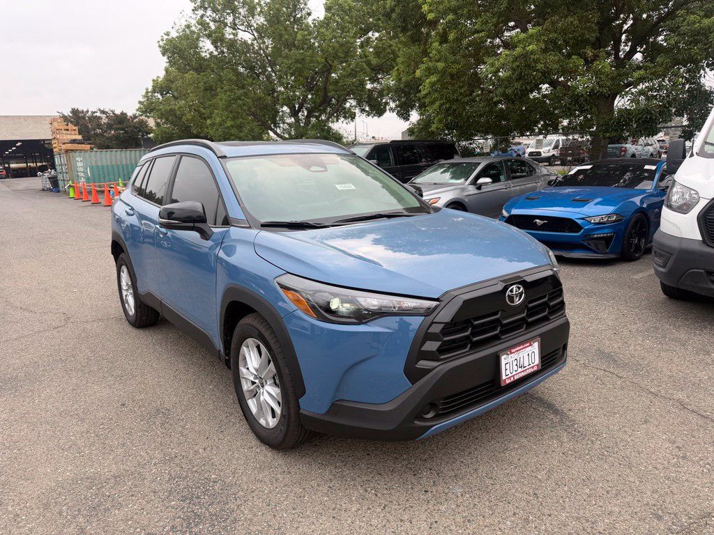 Used 2026 Toyota Corolla Cross LE w/ Moonroof Package FWD image 2