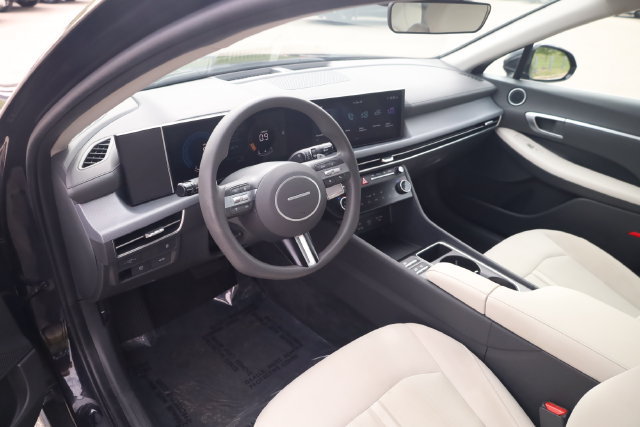 Used 2025 Hyundai Sonata SEL FWD image 8
