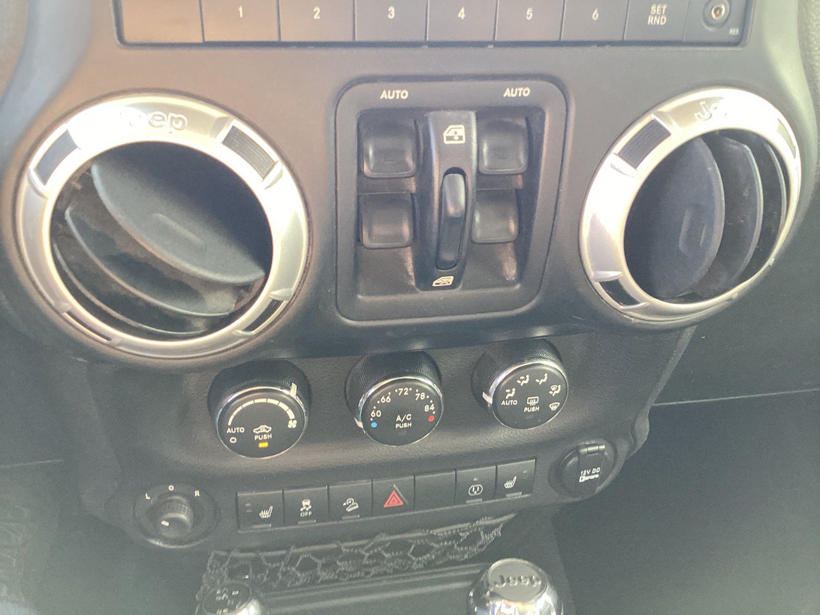 Used 2013 Jeep Wrangler Unlimited Sahara w/ Connectivity Group AWD/4WD image 18