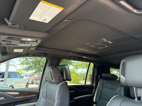 Used 2023 Cadillac Escalade ESV Premium Luxury RWD image 31