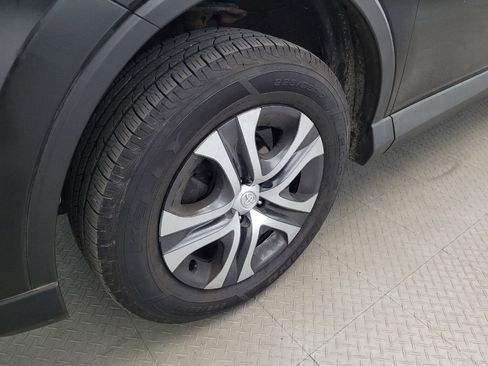 Used 2018 Toyota RAV4 LE FWD image 31