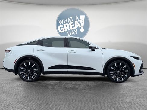 Used 2024 Toyota Crown Platinum image 2