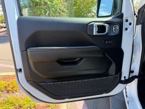 Used 2024 Jeep Wrangler Unlimited Sahara AWD/4WD image 11
