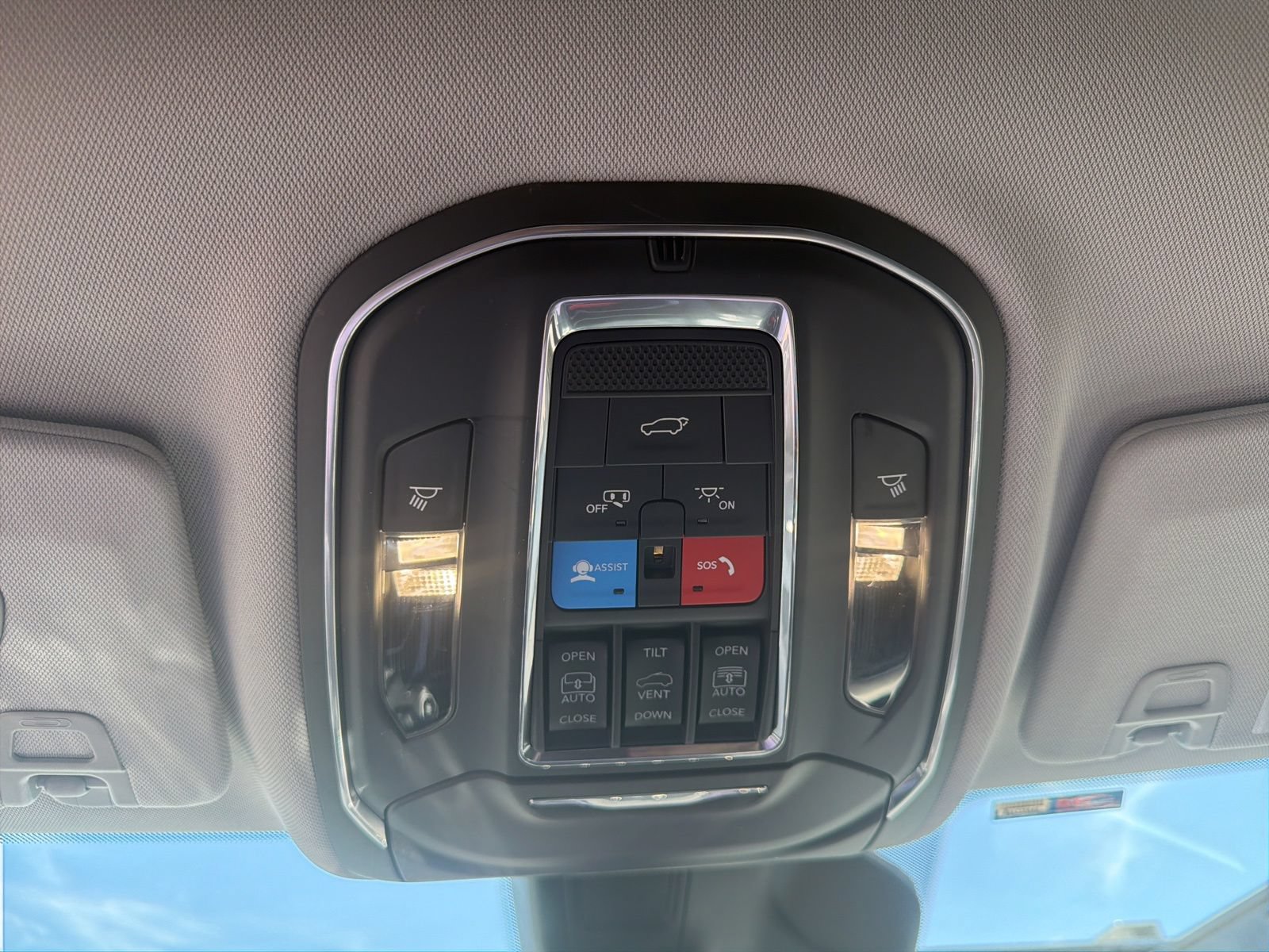 Used 2023 Jeep Grand Cherokee Limited AWD/4WD image 15