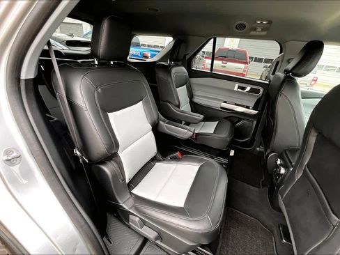 Certified 2022 Ford Explorer XLT w/ Equipment Group 202A image 20