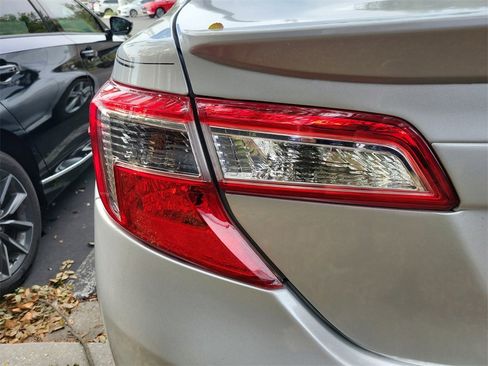 Used 2014 Toyota Camry L image 8
