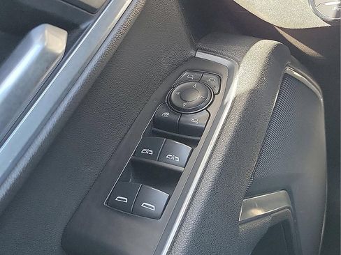 Used 2025 GMC Sierra 1500 SLT AWD/4WD image 13
