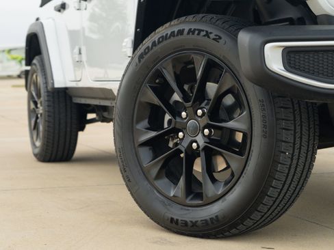 Used 2024 Jeep Wrangler Unlimited Sahara AWD/4WD image 2