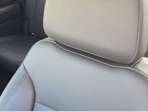 Used 2021 GMC Sierra 2500 4x4 Crew Cab w/ Convenience Package image 16