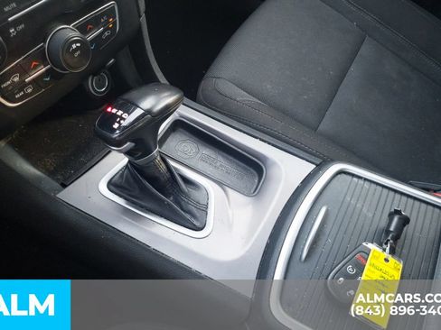 Used 2022 Dodge Charger SXT RWD image 9
