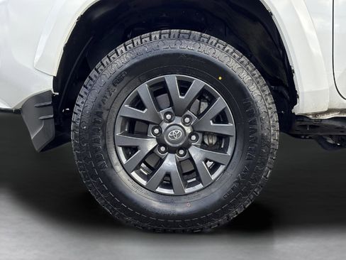 Used 2023 Toyota Tacoma SR5 w/ Black Out Package (TMS) image 11