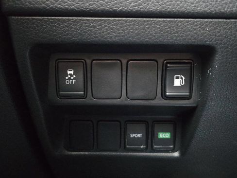 Used 2018 Nissan Rogue SV image 26