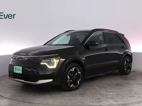 Used 2024 Kia Niro Wind w/ Wind Preserve Package FWD image 2