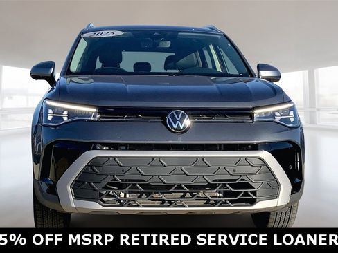 Certified 2025 Volkswagen Taos SE w/ Panoramic Sunroof Package image 3