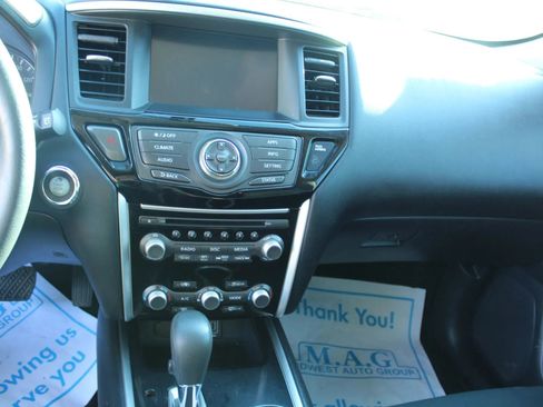 Used 2018 Nissan Pathfinder S image 15