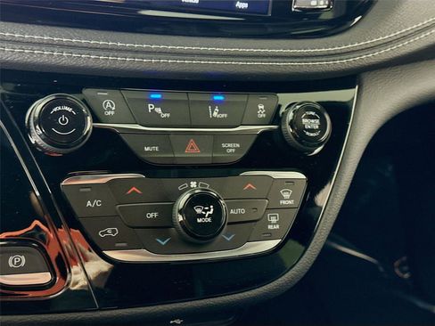 New 2026 Chrysler Pacifica Select FWD image 9
