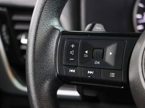 Used 2022 Nissan Rogue SV FWD image 13