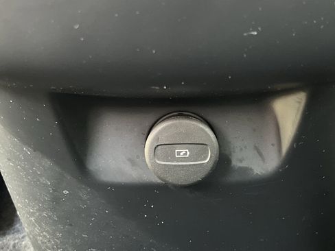 Used 2023 Volvo XC90 B5 Core w/ Protection Package Premier image 22