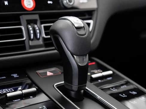 Used 2025 Porsche Macan image 22