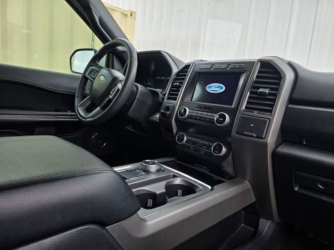 Used 2020 Ford Expedition XLT image 3