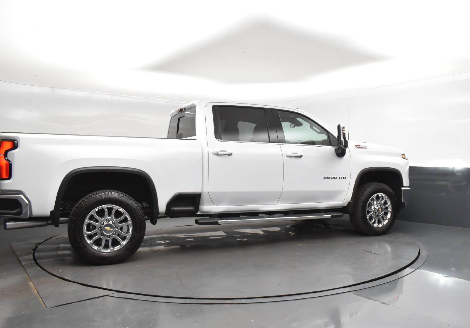 Used 2025 Chevrolet Silverado 2500 LTZ w/ LTZ Convenience Package AWD/4WD image 8