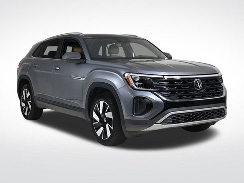 Used 2025 Volkswagen Atlas Cross Sport SE w/ Panoramic Sunroof Package image 7