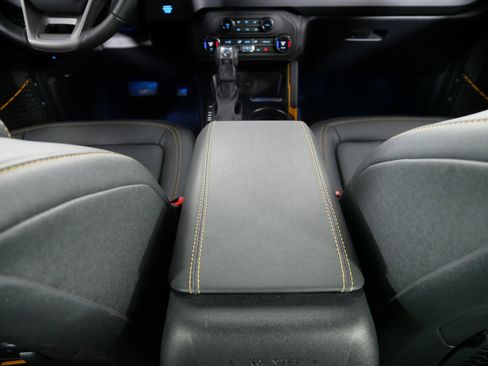 Used 2024 Ford Bronco Badlands image 24