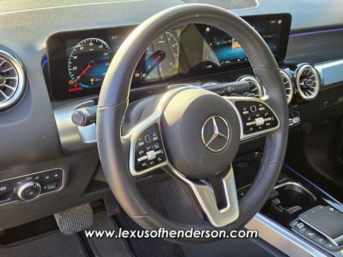 Used 2022 Mercedes-Benz GLB 250 4MATIC image 22