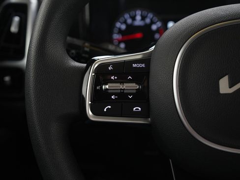 Used 2022 Kia Sorento LX image 26
