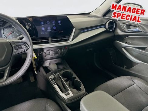 Used 2025 Chevrolet Trax LS FWD image 23