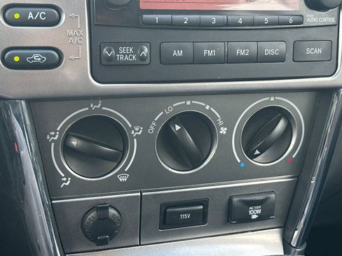 Used 2005 Toyota Matrix XR image 19